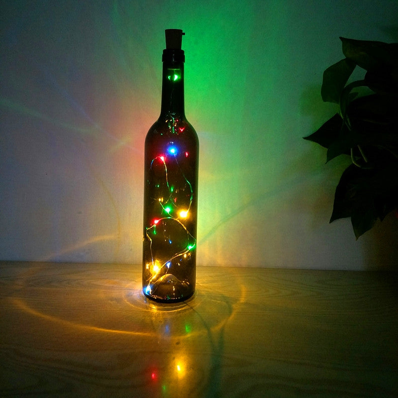 Botella de vidrio decorativa luminosa con luces LED.