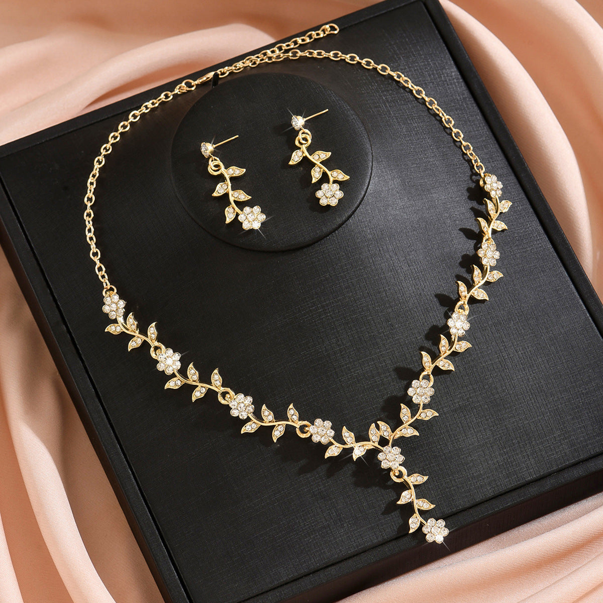 Collar y pendientes de boda