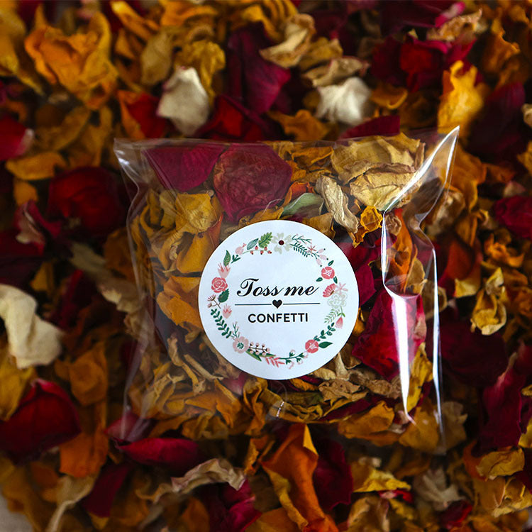 Confeti de pétalos secos decoración de boda