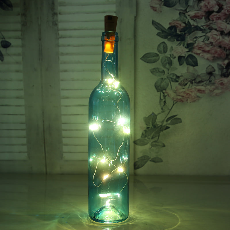 Botella de vidrio decorativa luminosa con luces LED.