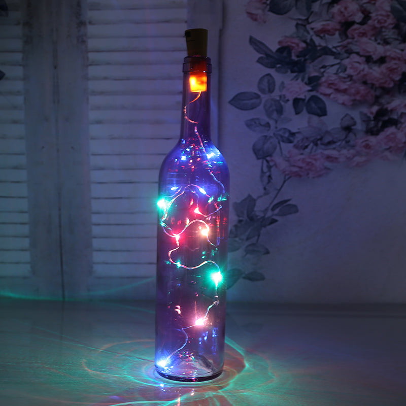 Botella de vidrio decorativa luminosa con luces LED.