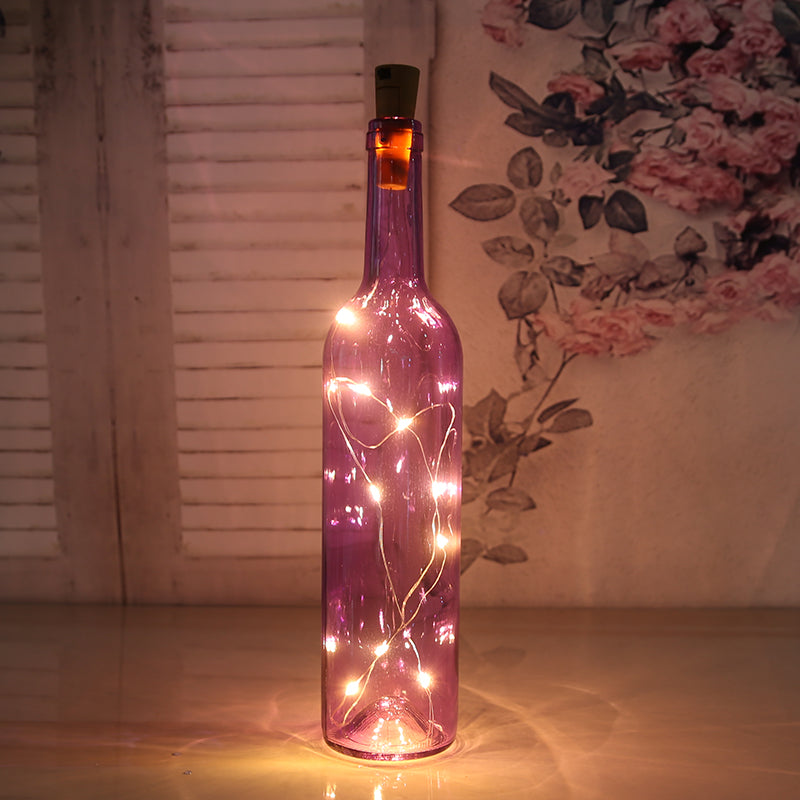 Botella de vidrio decorativa luminosa con luces LED.