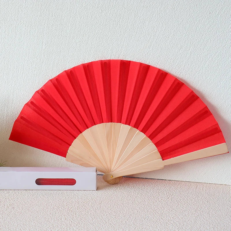 Abanicos de madera con tela de colores