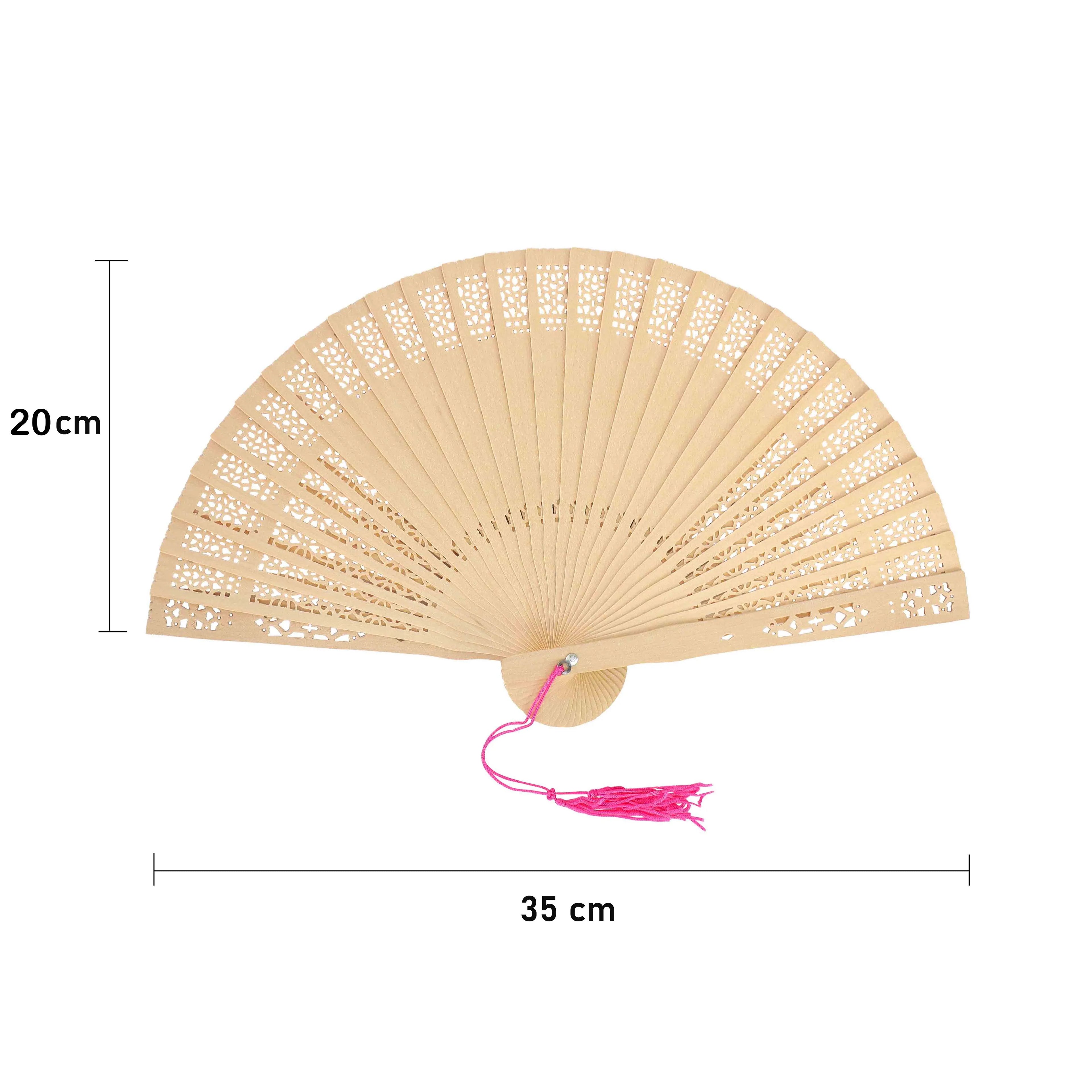 Abanico de madera con pompón fucsia