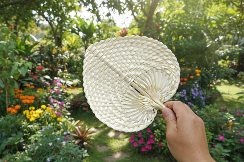 Abanico hecho a mano de bambú