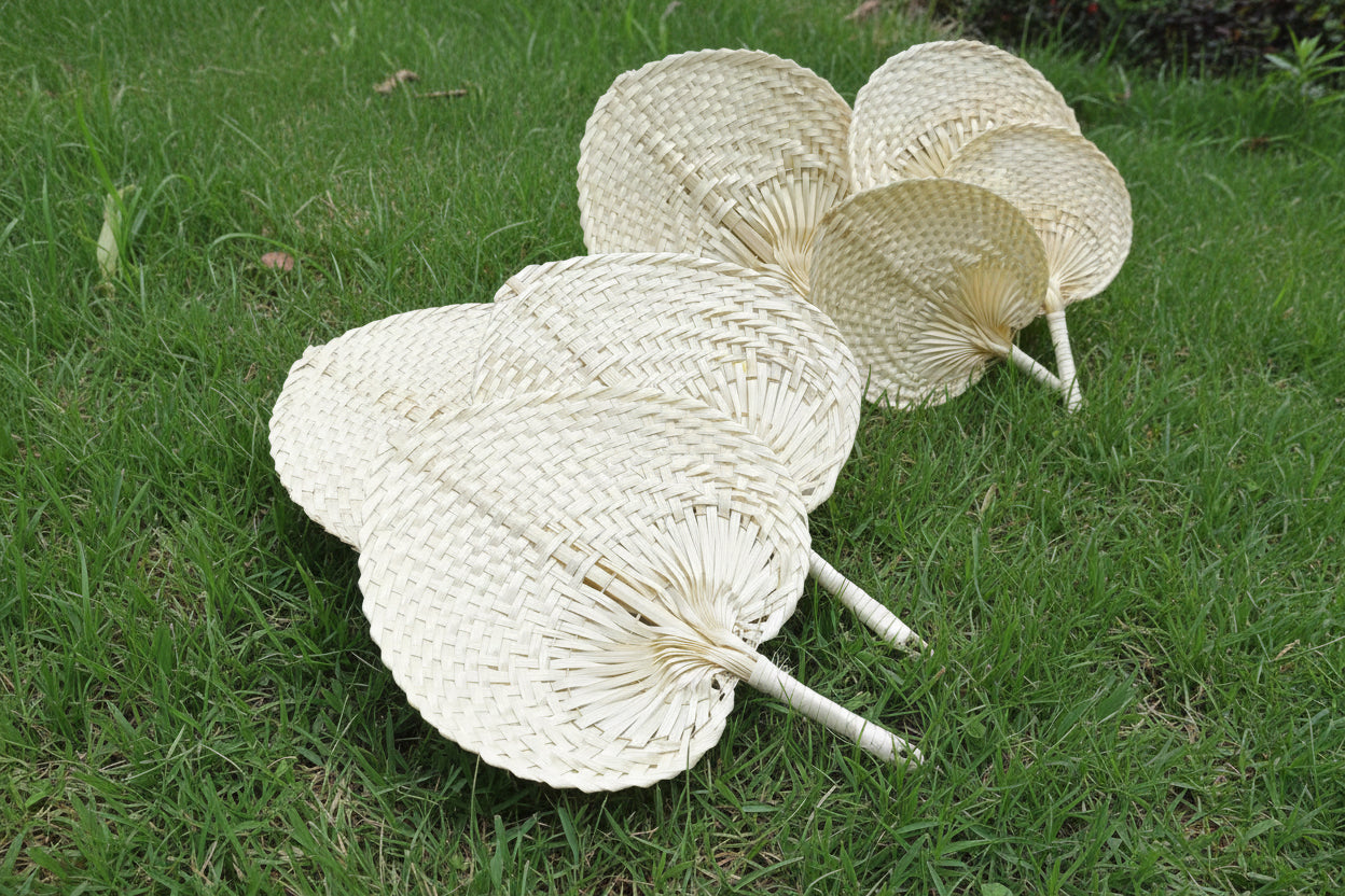 Abanico hecho a mano de bambú