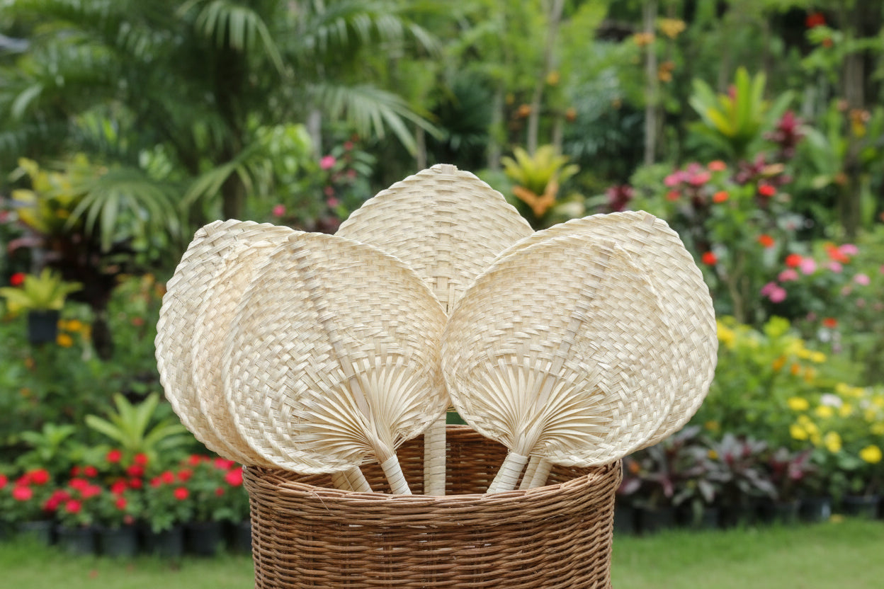 Abanico hecho a mano de bambú