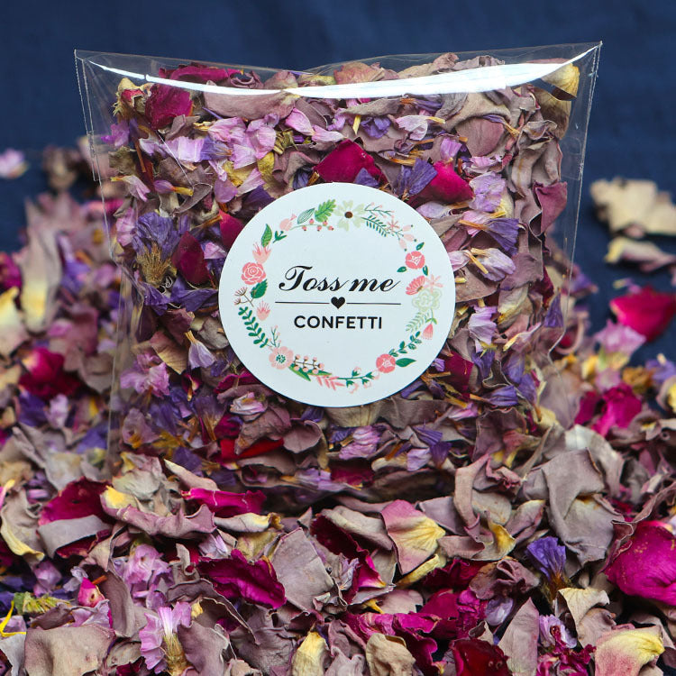 Confeti de pétalos secos decoración de boda
