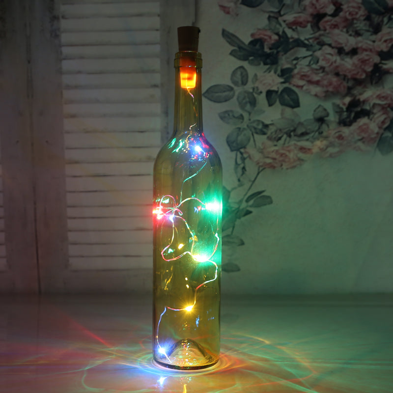 Botella de vidrio decorativa luminosa con luces LED.
