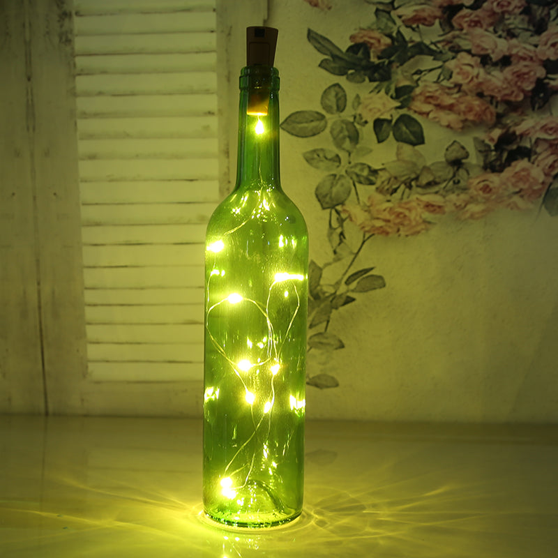 Botella de vidrio decorativa luminosa con luces LED.